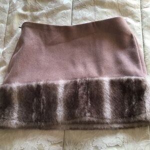 PRETTYLITTLETHING FUR TRIMMED MINI SKIRT